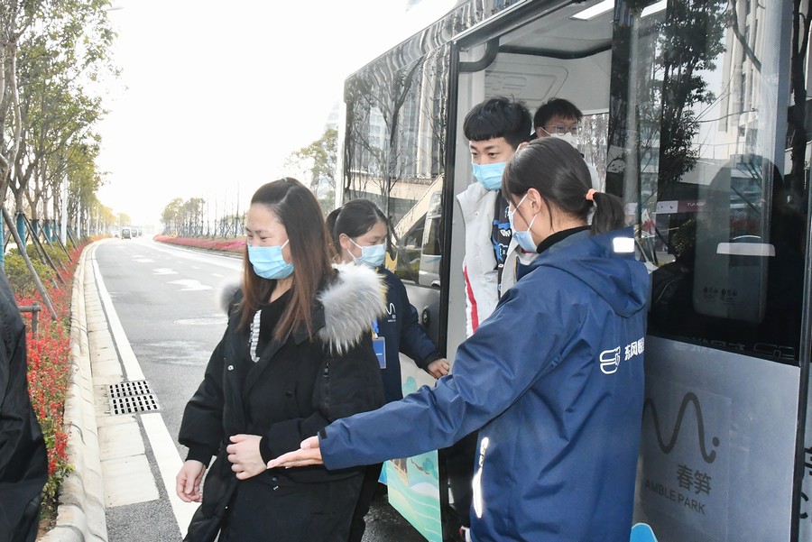 “春筍號”上路 軍山新城加速駛入無人駕駛之城