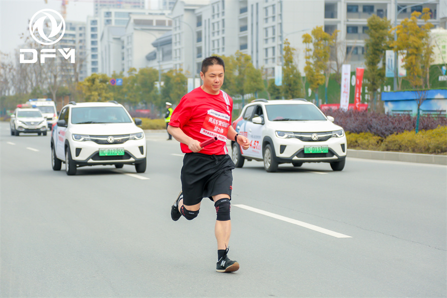 東風EX1化身賽道“陪跑員”