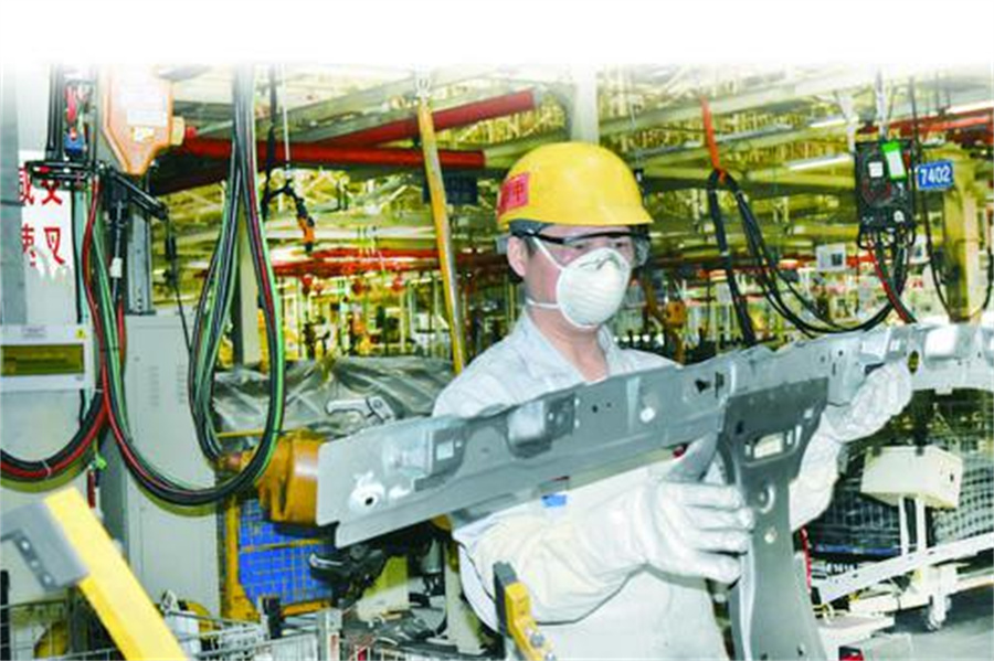 專訪全國人大代表、神龍公司武漢工廠焊裝鈑金工楊祉剛