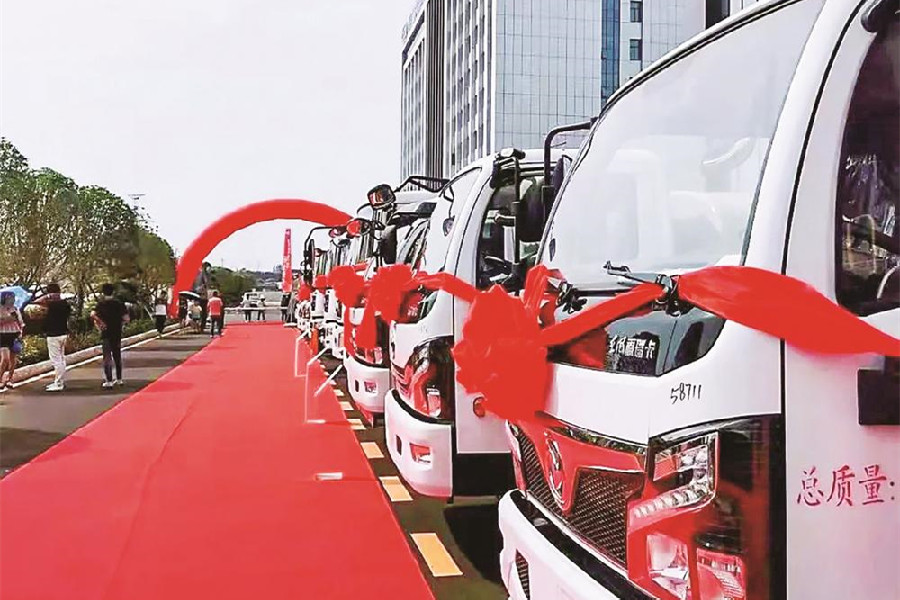 東風(fēng)汽車股份攜手湖北程力集團(tuán)舉辦新產(chǎn)品發(fā)布會(huì)暨現(xiàn)場促銷活動(dòng)