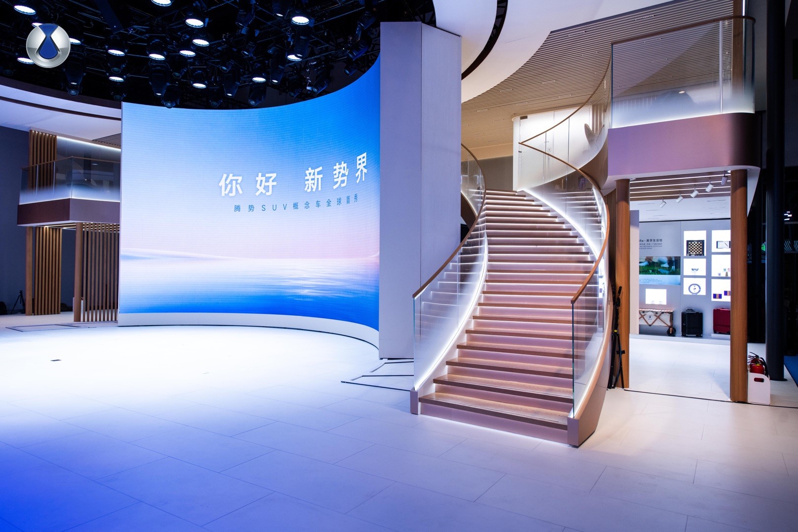 騰勢品牌首款中型SUV概念車成都車展全球首秀，再定義新豪華市場風向標