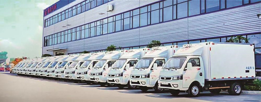 東風途逸冷藏車批量交付甘肅大客戶