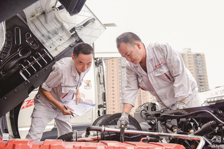 東風華神調試車間嚴把新車品質關