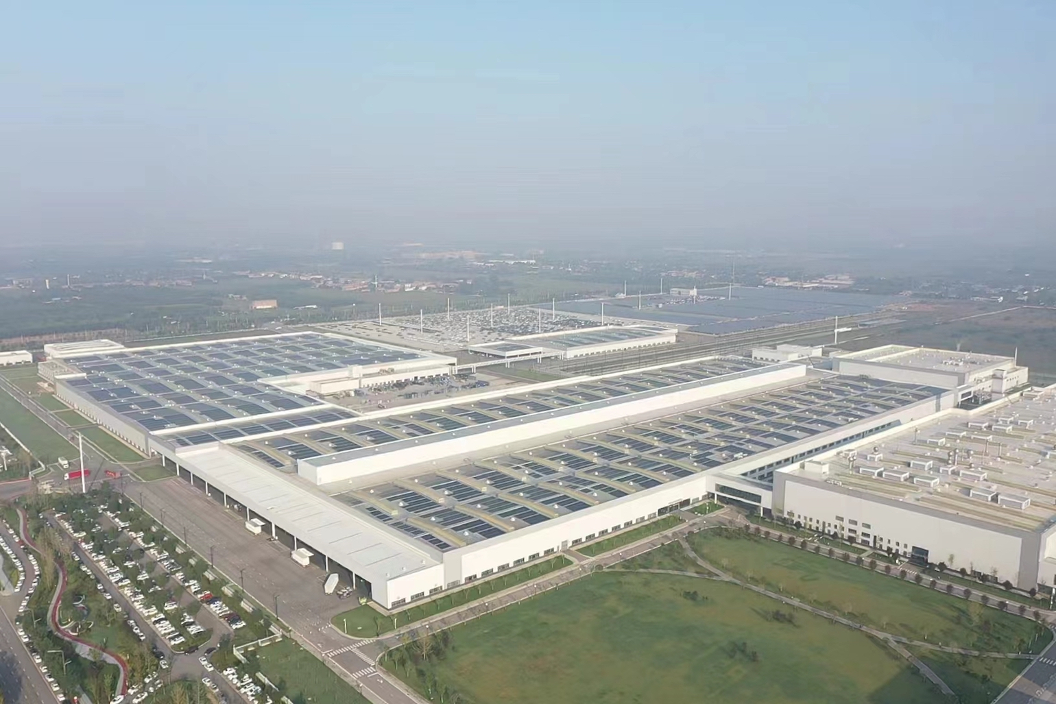 踐行零碳目標，吉利西安工廠超級光伏電站建成投用