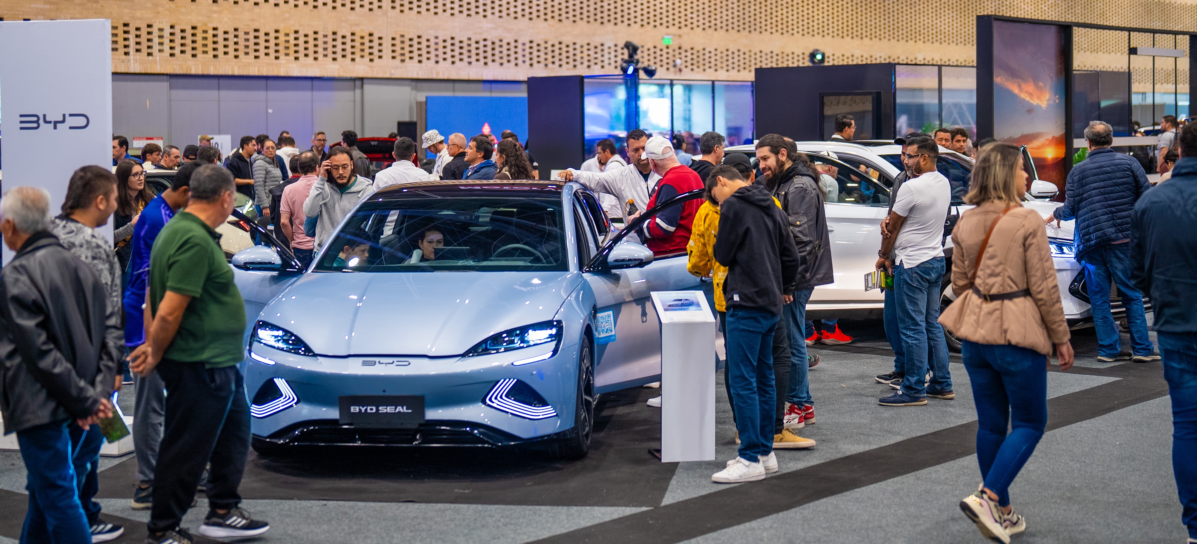 比亞迪全系新能源車型熱銷哥倫比亞2023年汽車博覽會