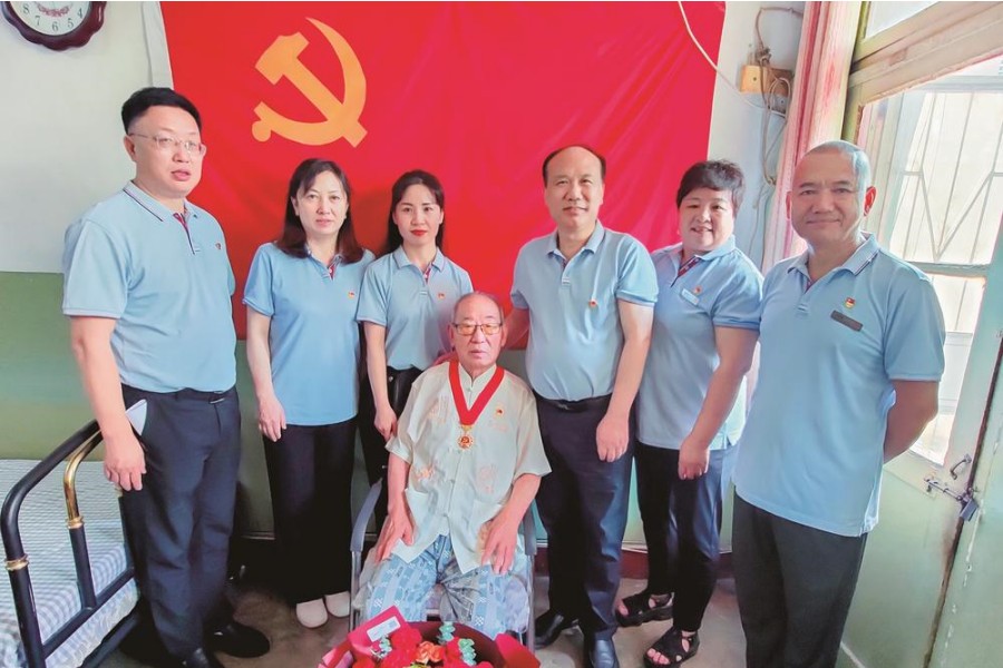 賡續“在黨”榮光 汲取奮進力量