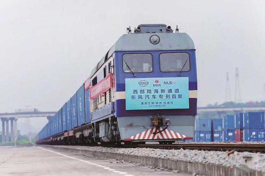 西部陸海新通道東風(fēng)汽車專列首發(fā)