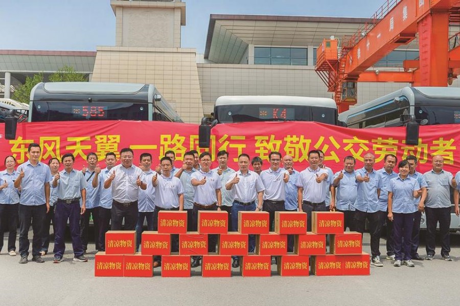 東風(fēng)汽車股份慰問公交勞動者