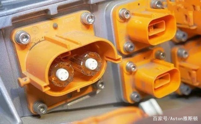 從一輛10萬公里蔚來ES8拆解，看純電動汽車的高壓電安全設計