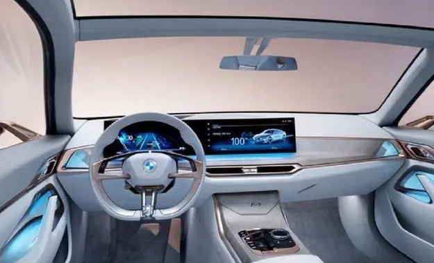 與特斯拉“狗斗”，寶馬i4中國首發(fā)，車迷們欲罷不能