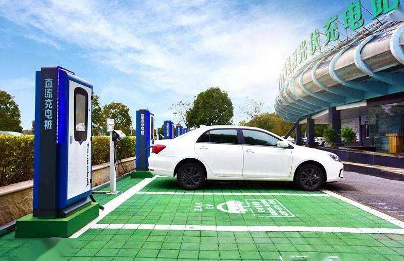 中國充電基礎設施累計逾140萬臺專家建言促進汽車電動化普及