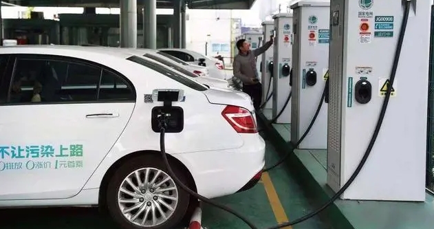 特斯拉再降價，20萬都不會是最低價，國內車企能彎道超車嗎？