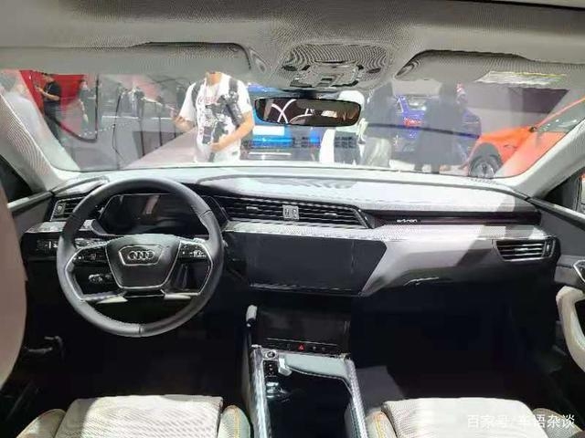 廣州車展上的進口電動汽車，400多馬力，續(xù)航近500KM的奧迪e-tron
