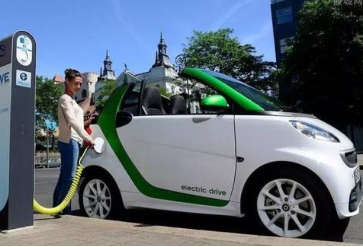汽油車禁令消息傳出后，英國對電動汽車的興趣激增了五倍