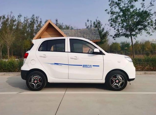 最高時(shí)速50km&h，搭載72V電瓶，豪華老年代步電動(dòng)車來了