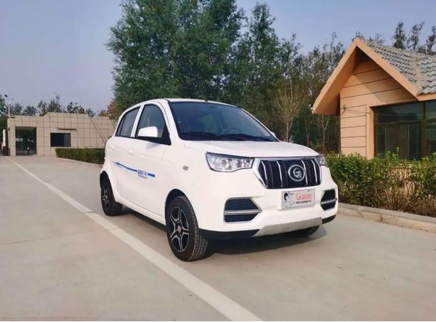 最高時(shí)速50km&h，搭載72V電瓶，豪華老年代步電動(dòng)車來了