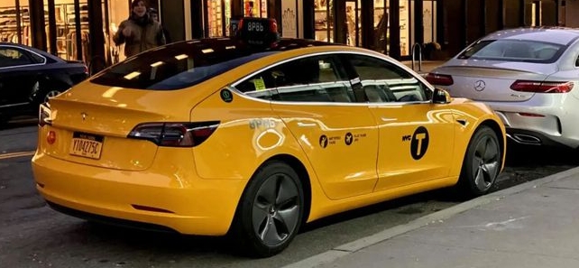 你還猶豫要不要買電動汽車嗎？特斯拉Model3黃出租在美國已上路