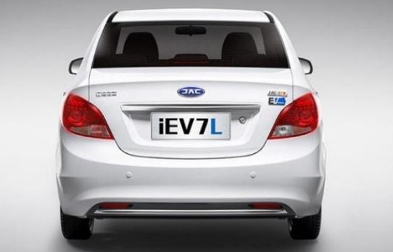 外觀時尚運動，續航是短板，全新A級電動轎車江淮iEV7L上市