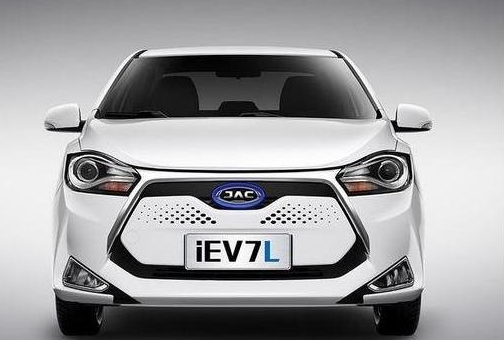 外觀時尚運動，續航是短板，全新A級電動轎車江淮iEV7L上市