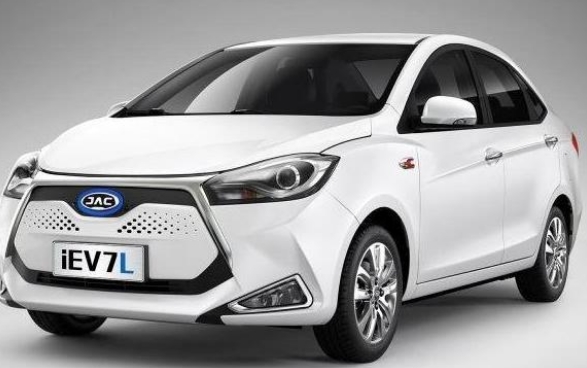 外觀時尚運動，續航是短板，全新A級電動轎車江淮iEV7L上市