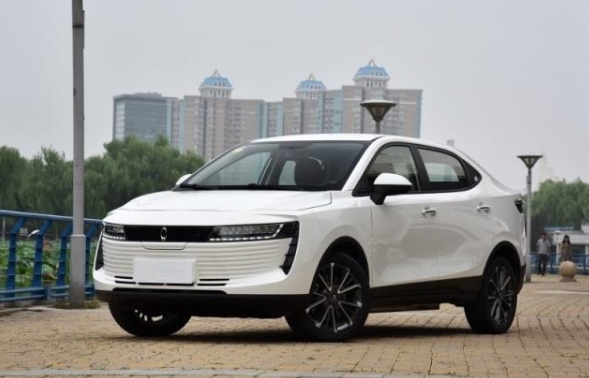 終于有一輛靠譜的國產(chǎn)純電動汽車了，續(xù)航超400KM