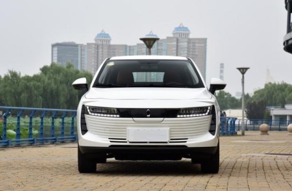 終于有一輛靠譜的國產(chǎn)純電動汽車了，續(xù)航超400KM