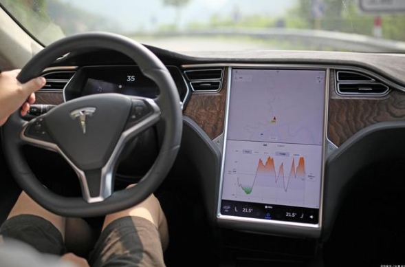 中國神車“老頭樂”完勝Tesla，電動汽車大勢所趨，你會怎么選