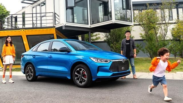 全家人的魅力擔(dān)當(dāng)！比亞迪e3這樣的電動汽車誰能不愛？