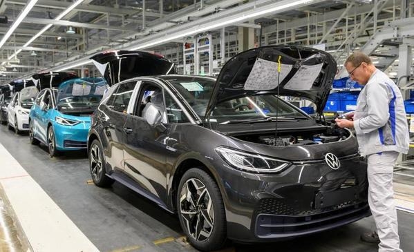 大眾高管：特斯拉電動汽車技術領先競爭對手十年