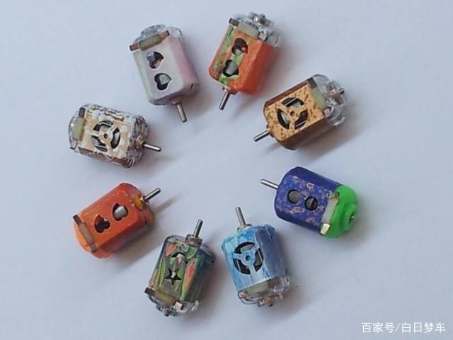 工程師造電動車的樣子，就像你小時候玩四驅車的樣子