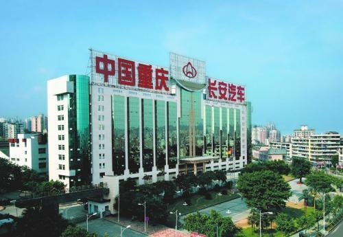 銷量下跌半年凈虧損達20多億，今成功轉型，成新能源汽車領軍者！