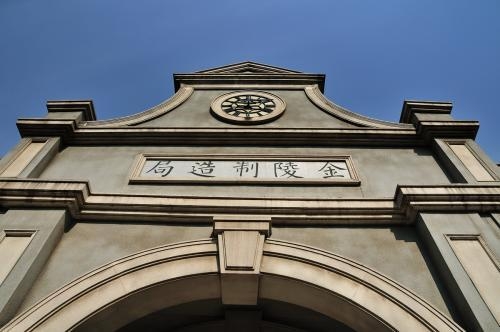 銷量下跌半年凈虧損達20多億，今成功轉型，成新能源汽車領軍者！