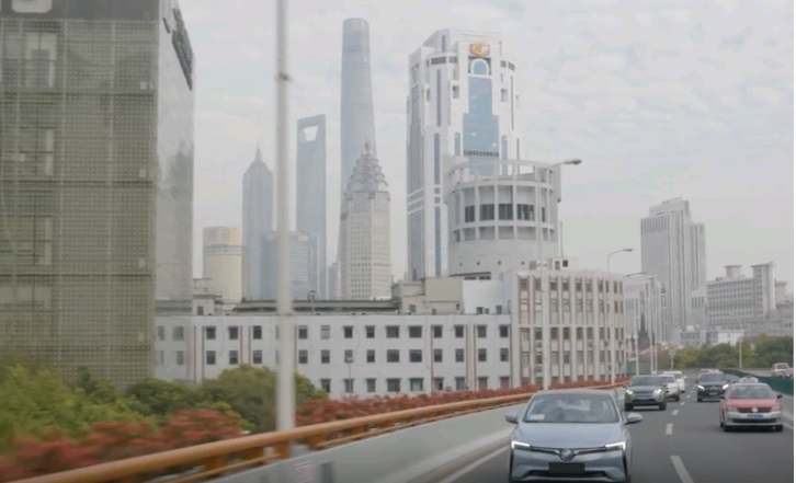《華爾街日報》派記者前往世界各地駕駛電動汽車