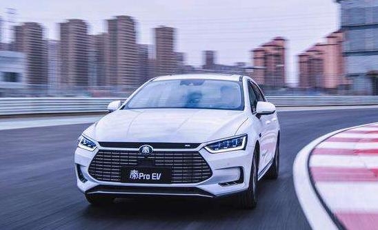 為什么越來越多人買電動車？因為相比汽車，它具備3大優勢