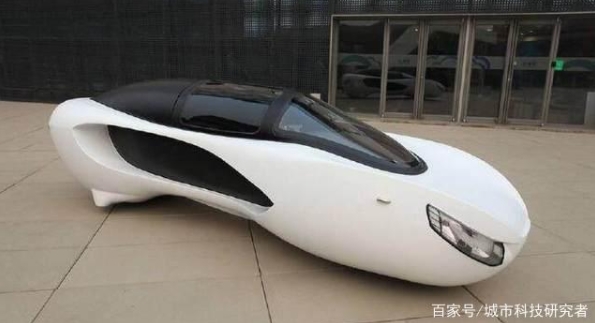 國內(nèi)首款兩輪電動汽車，不管你橫著開、豎著開，都不會翻車