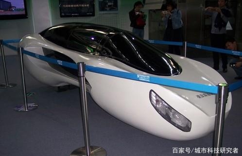 國內(nèi)首款兩輪電動汽車，不管你橫著開、豎著開，都不會翻車