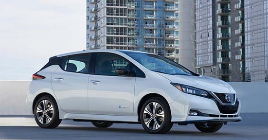 新日產LEAF在CCT100大獎中被評為年度電動汽車
