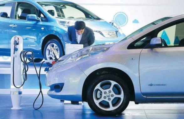 純電動車開一年，能比燃油車便宜多少？來算一筆賬