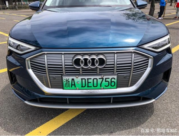 傳統車企的反擊，實拍奧迪首款純電動汽車：奧迪e-tron