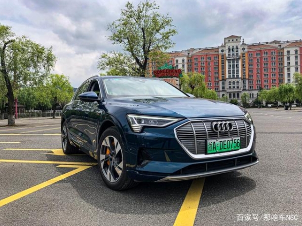 傳統車企的反擊，實拍奧迪首款純電動汽車：奧迪e-tron