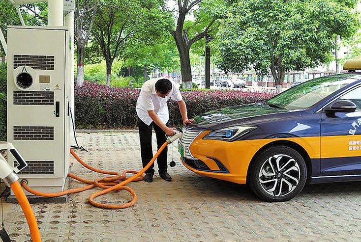 韓城市首輛新能源電動岀租車上路運營