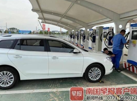 好消息！南寧機場接站停車場有了充電樁，電動汽車1個小時可“喂飽”