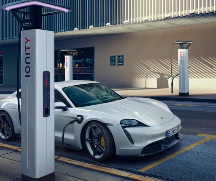 高性能版本的保時捷Taycan電動車的行駛里程最低