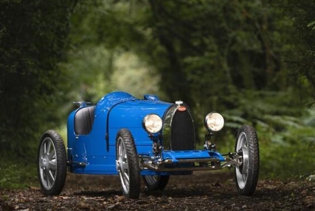 豪華汽車品牌Bugatti（布加迪）推出最高時(shí)速60公里兒童電動(dòng)車