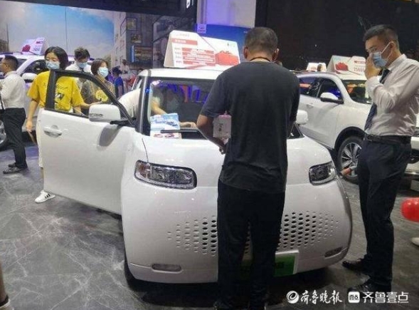 從幾萬的萌款電動(dòng)汽車到電動(dòng)豪車，新能源汽車成齊魯車展亮點(diǎn)