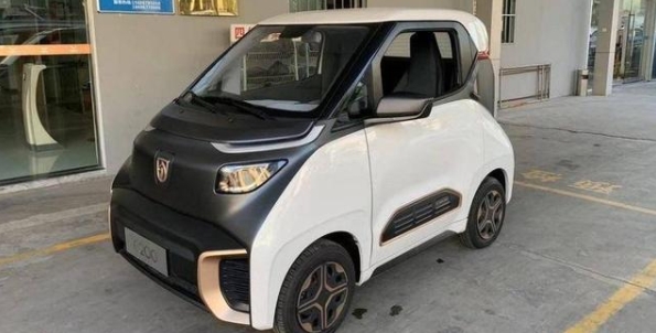 不限行不限號，養車便宜，電動汽車粉絲最后買了一輛兩座，滿意