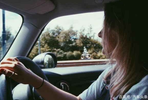 女性消費走向硬核，電動汽車卻越來越“粉紅”