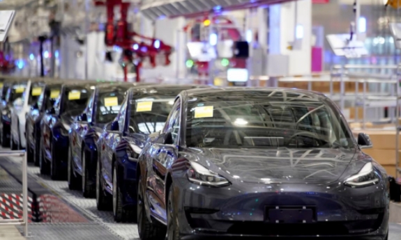 華人科學家表示，中國在電動汽車技術方面仍然落后國外對手