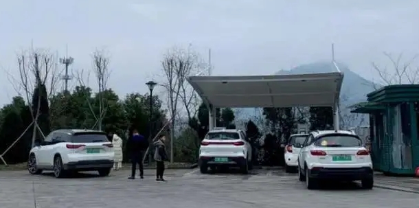 服務區(qū)爭搶充電樁，誰說電動汽車能跑長途？是因為你還不了解這些