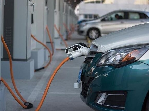 2020-2021年中國新能源汽車產(chǎn)量